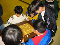 シカゴの仲間・集う：日本将棋連盟シカゴ支部 （師範 近藤正和プロ）